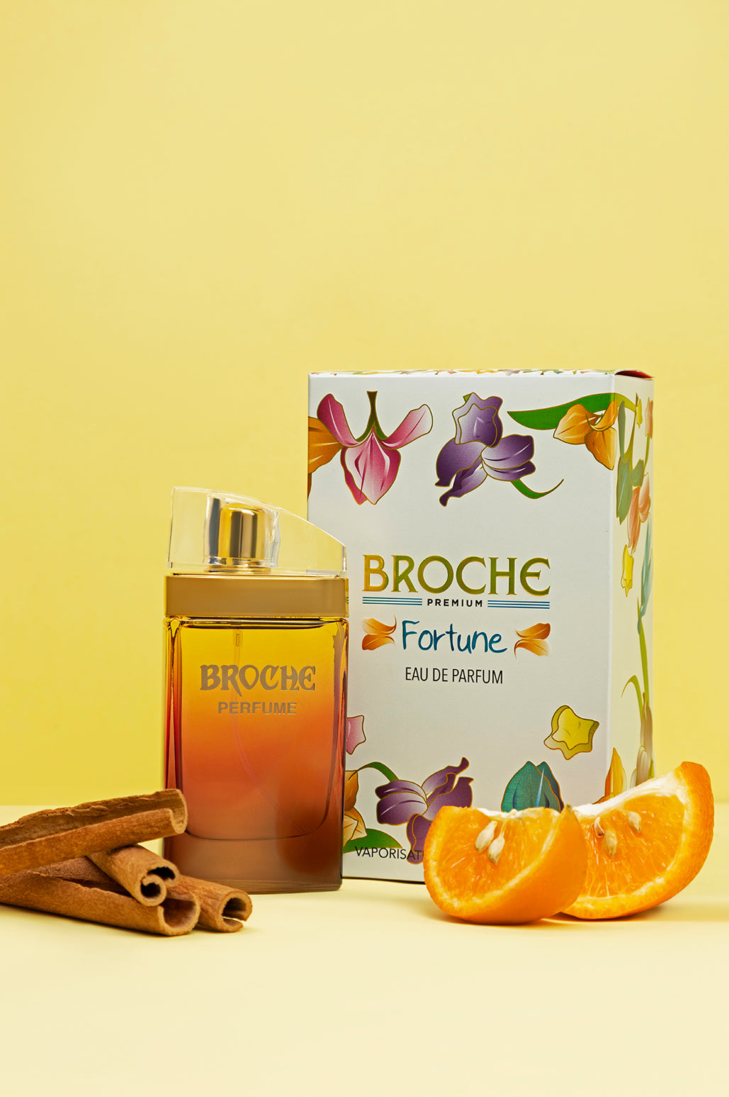 broche-fortune-eau-de-parfum-bottle-and-packaging-with-cinnamon-sticks-and-orange-slices