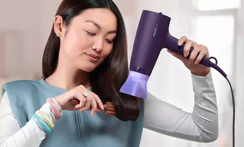Philips - Hair Dryer 3000 Series with the ThermoProtect attachment BHD340/13