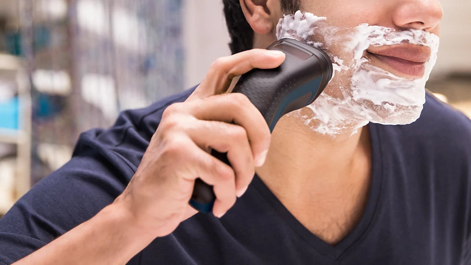 Philips - Shaver series 1000 Wet or Dry electric shaver S1121/40