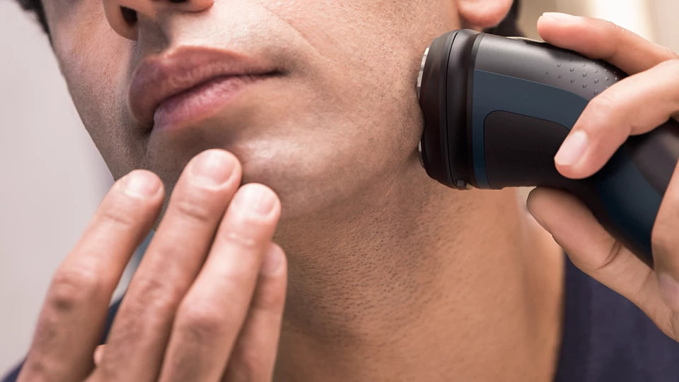 Philips - Shaver series 1000 Wet or Dry electric shaver S1121/40